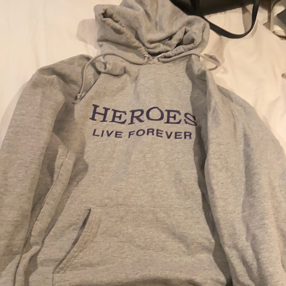 grey sweatshirt